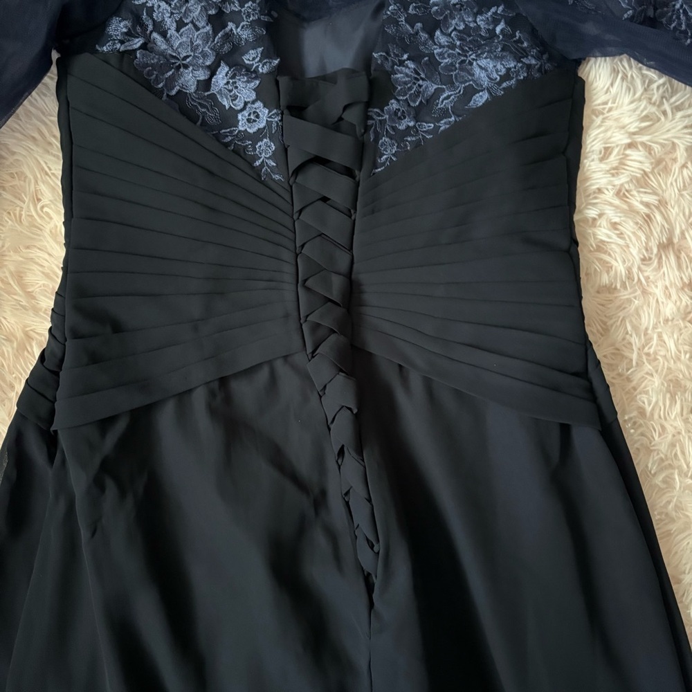 Elegant Navy Blue Gown with Lace Detail Sz 16 Mother of the Bride Floral Maxi - Picture 9 of 11